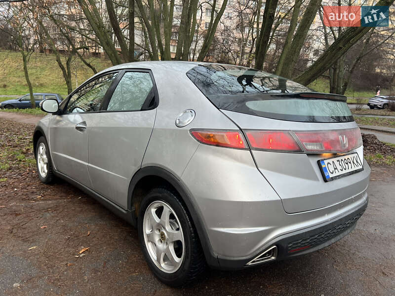 Хэтчбек Honda Civic 2007 в Киеве