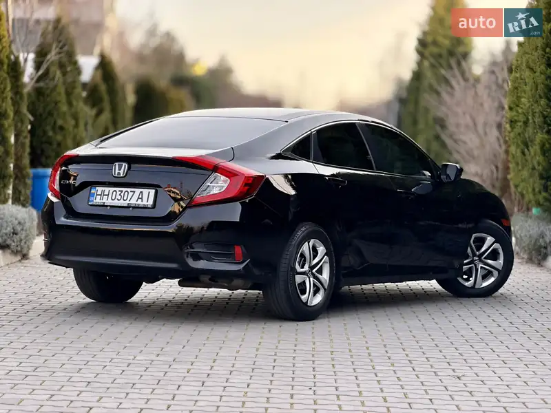 Honda Civic 2018 VIN 19XFC2F55JE036226 фото оголошення 7 з 111