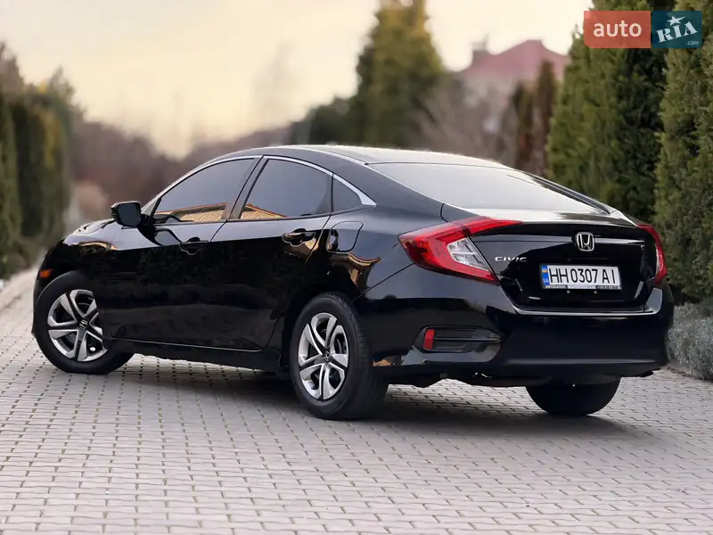 Honda Civic 2018 VIN 19XFC2F55JE036226 фото оголошення 9 з 111