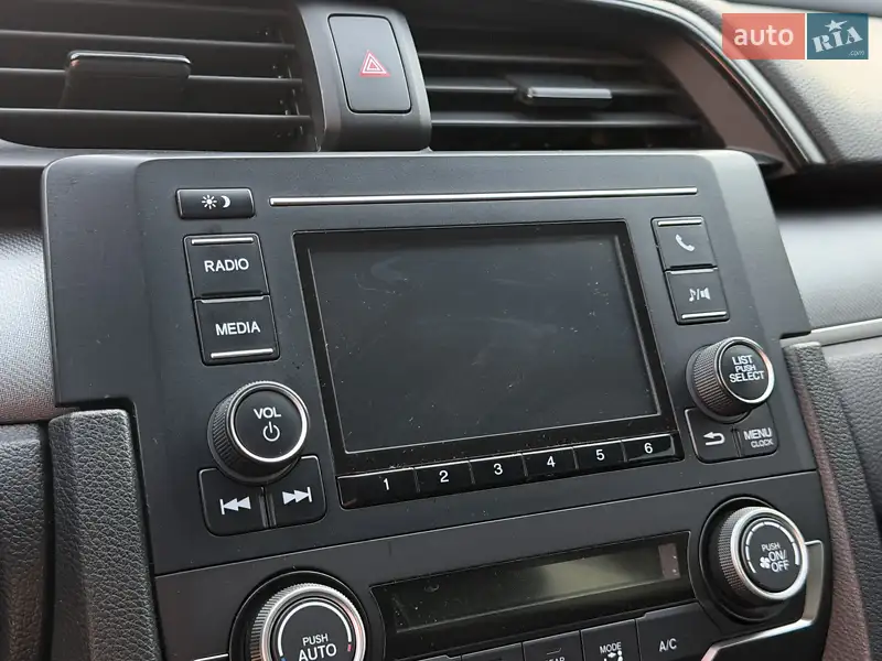 Honda Civic 2018 VIN 19XFC2F55JE036226 фото оголошення 54 з 111