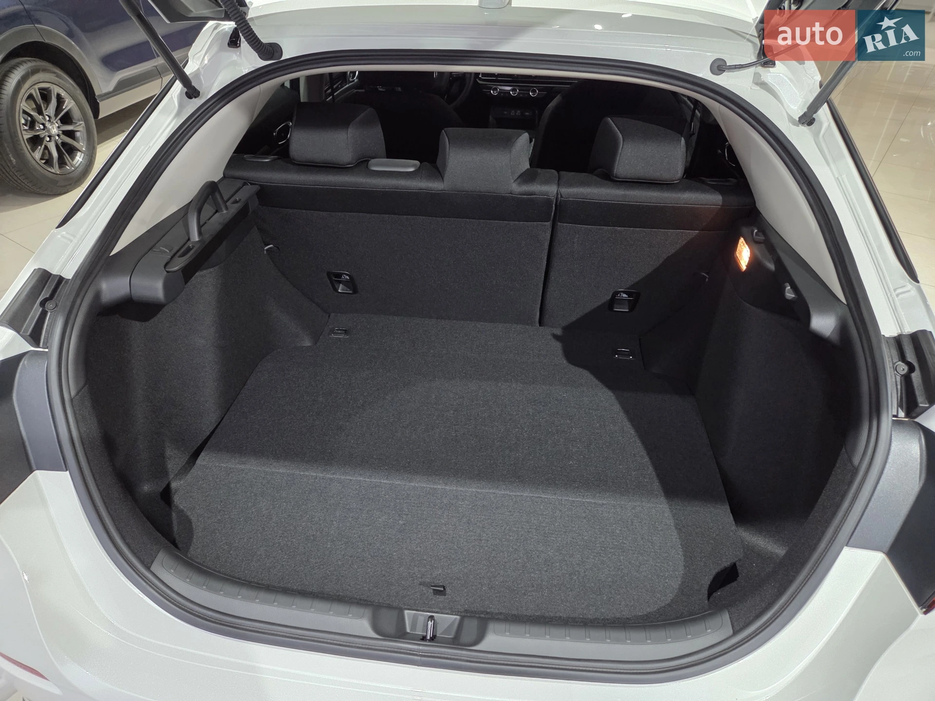 Honda Civic 2023 VIN JHMFL4830RX203210 фото оголошення 12 з 24