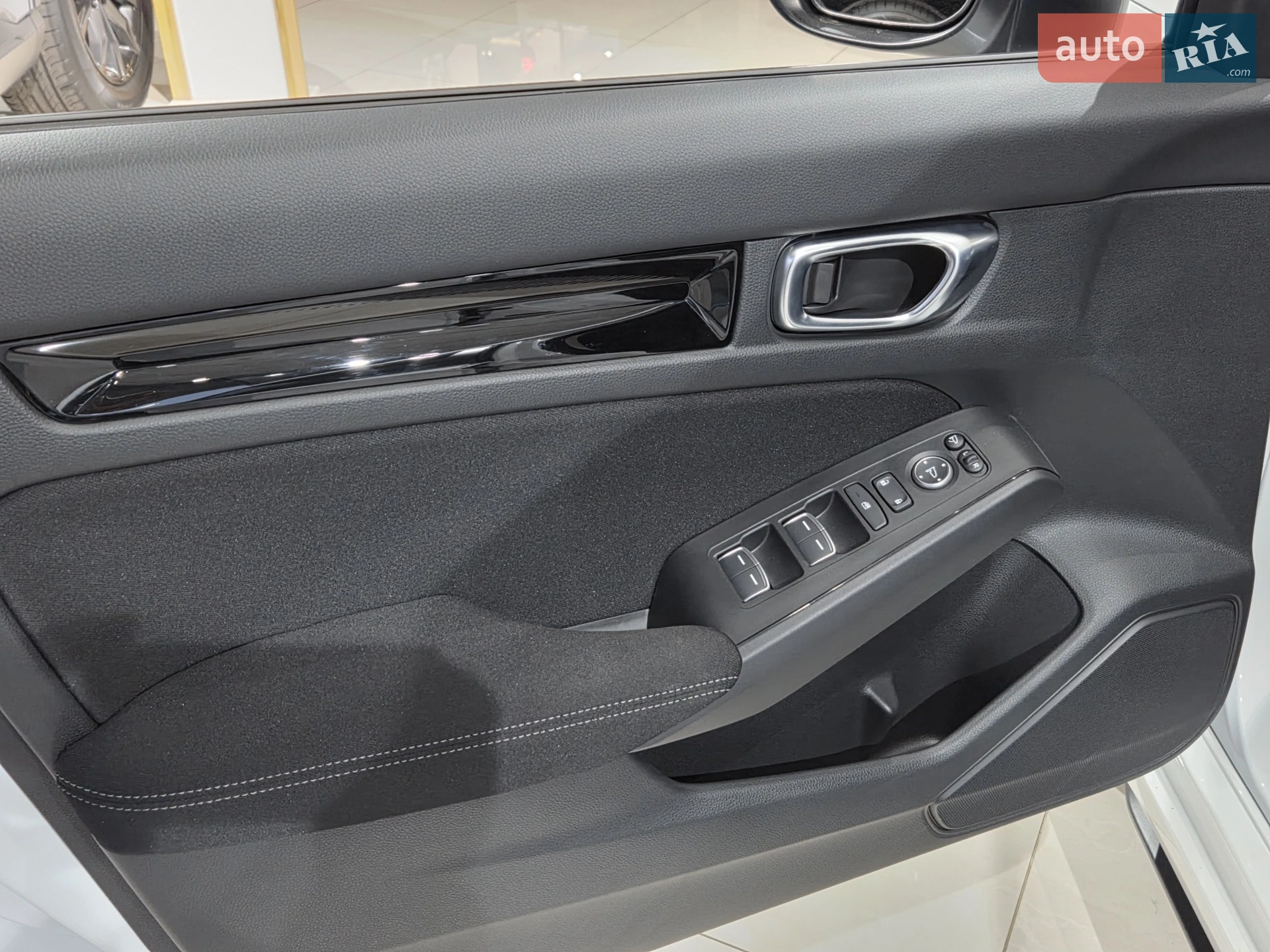 Honda Civic 2023 VIN JHMFL4830RX203210 фото оголошення 16 з 24