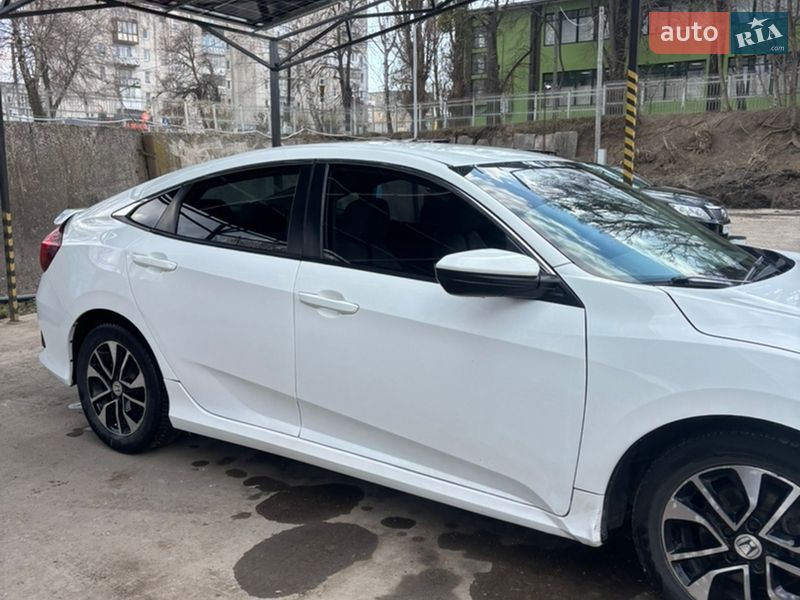 Седан Honda Civic 2018 в Киеве