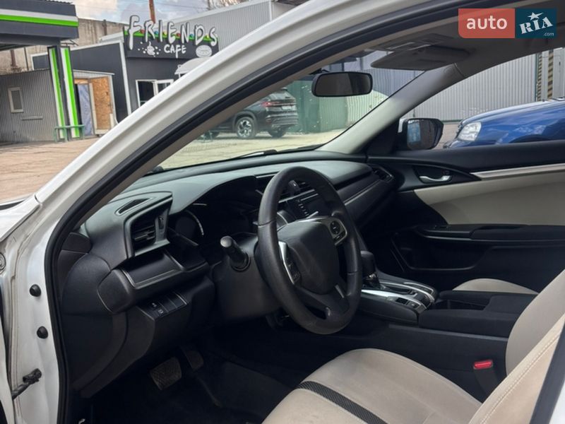 Седан Honda Civic 2018 в Киеве