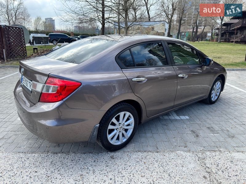 Седан Honda Civic 2012 в Днепре