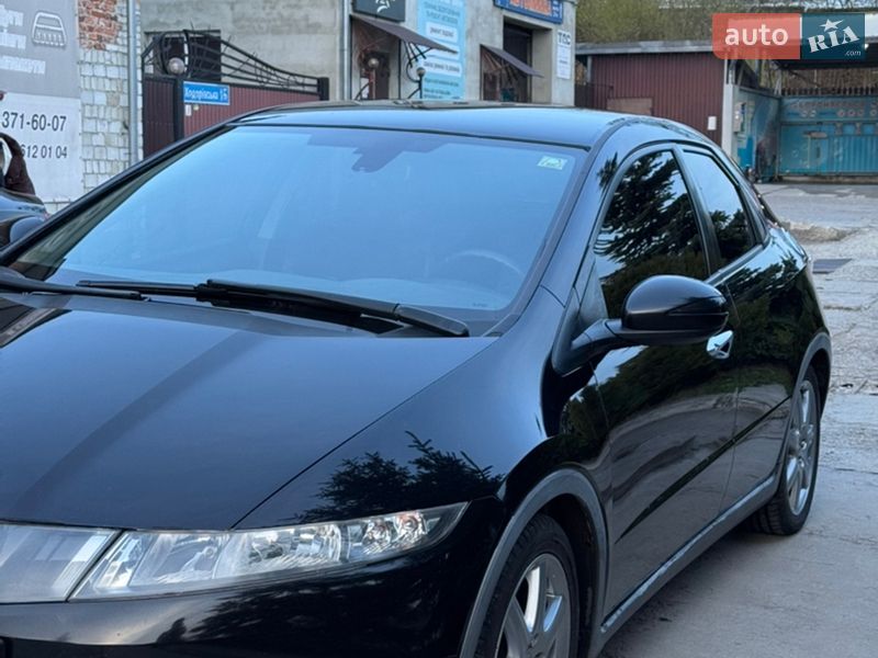 Хэтчбек Honda Civic 2007 в Новом Роздоле