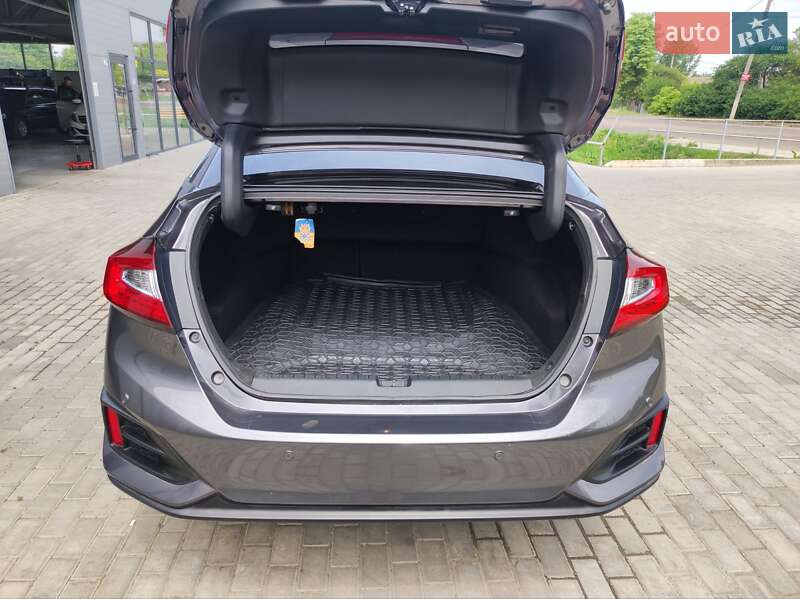 Седан Honda Clarity 2018 в Новоселице