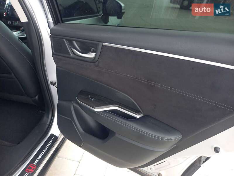 Седан Honda Clarity 2019 в Черкасах