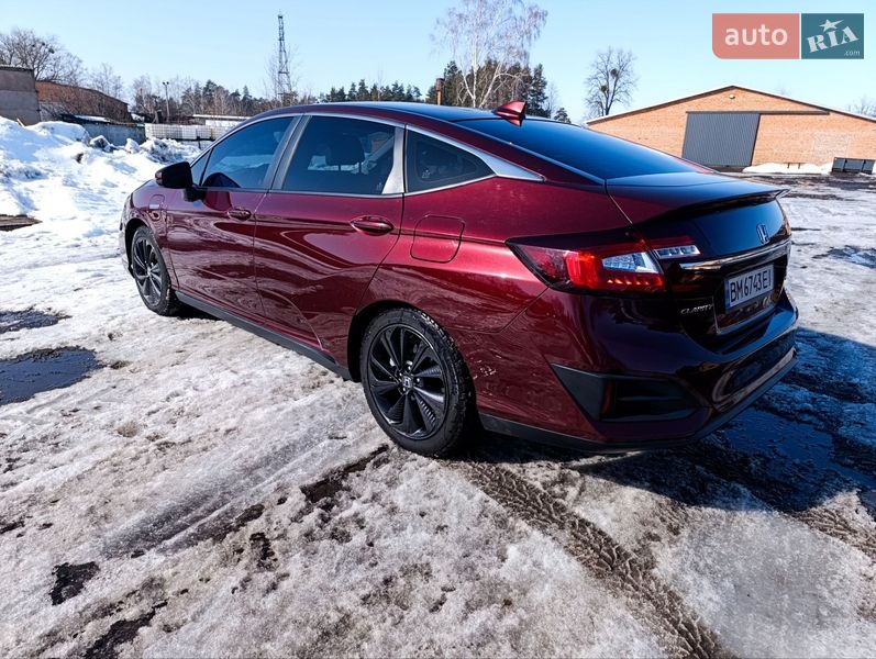 Седан Honda Clarity 2017 в Ромнах