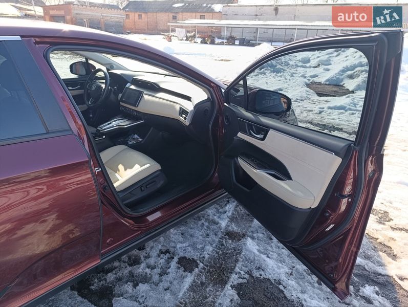 Седан Honda Clarity 2017 в Ромнах