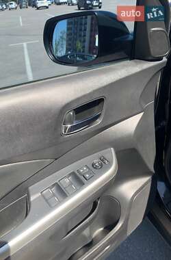 Позашляховик / Кросовер Honda CR-V 2015 в Києві