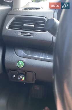 Внедорожник / Кроссовер Honda CR-V 2011 в 