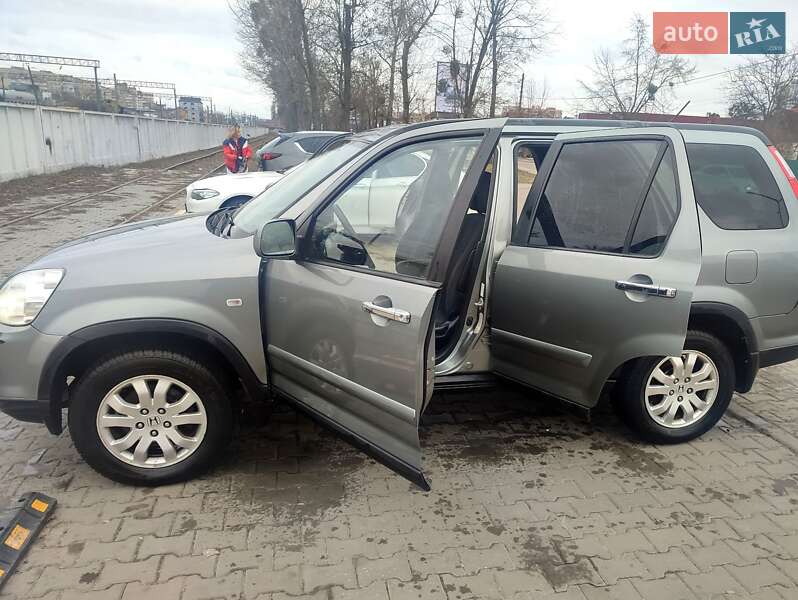 Внедорожник / Кроссовер Honda CR-V 2006 в Вышгороде