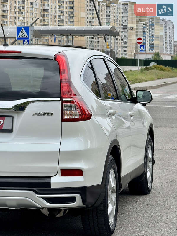 Позашляховик / Кросовер Honda CR-V 2015 в Києві