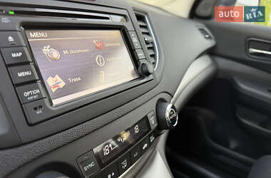 Позашляховик / Кросовер Honda CR-V 2014 в 