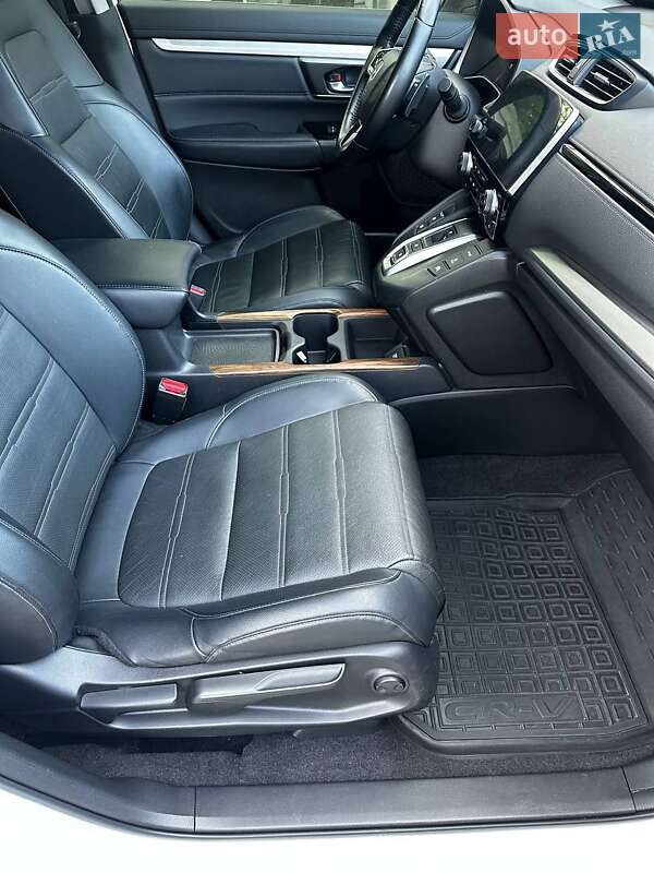 Внедорожник / Кроссовер Honda CR-V 2020 в Макарове