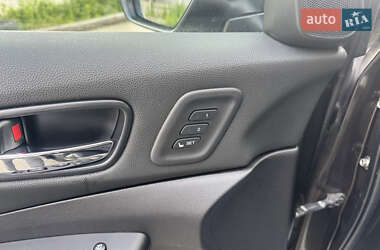 Внедорожник / Кроссовер Honda CR-V 2015 в 