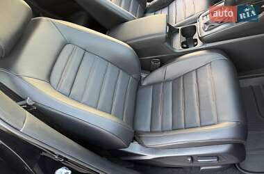 Позашляховик / Кросовер Honda CR-V 2024 в 