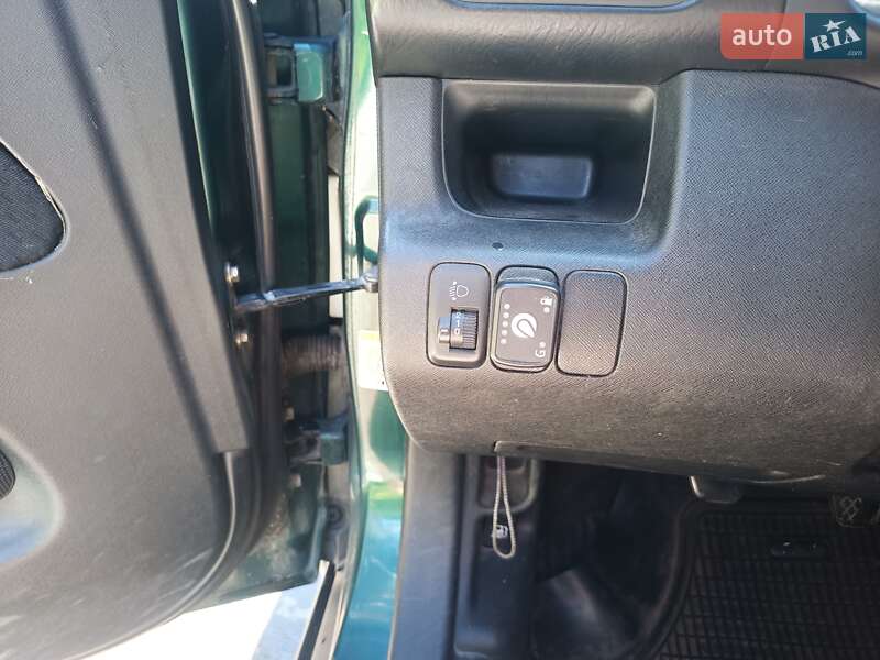 Внедорожник / Кроссовер Honda CR-V 2002 в Киеве
