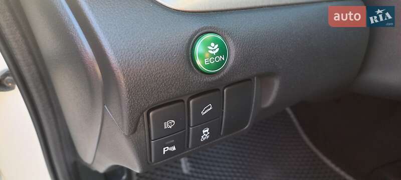 Внедорожник / Кроссовер Honda CR-V 2014 в Могилев-Подольске