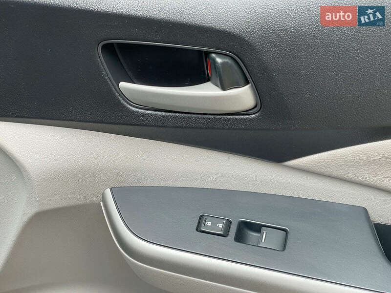 Позашляховик / Кросовер Honda CR-V 2014 в Києві