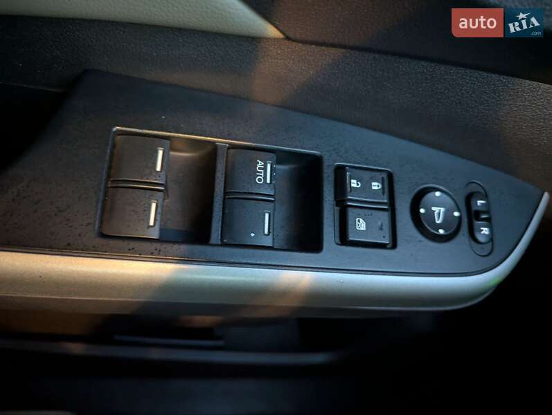 Внедорожник / Кроссовер Honda CR-V 2014 в Боярке