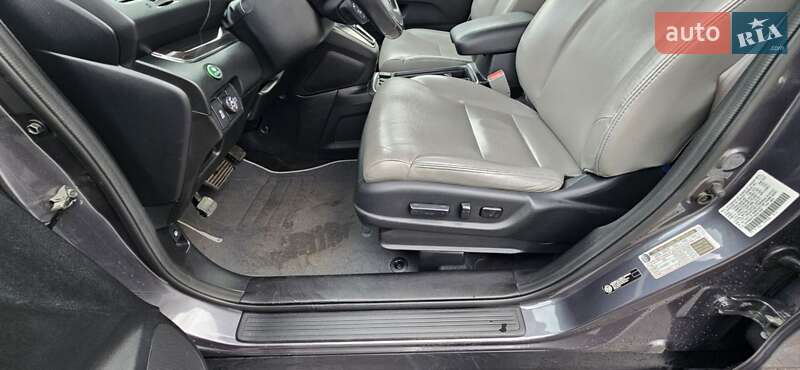 Позашляховик / Кросовер Honda CR-V 2015 в Києві