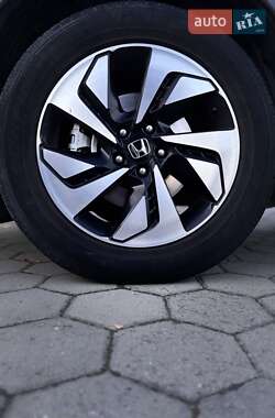 Позашляховик / Кросовер Honda CR-V 2015 в 