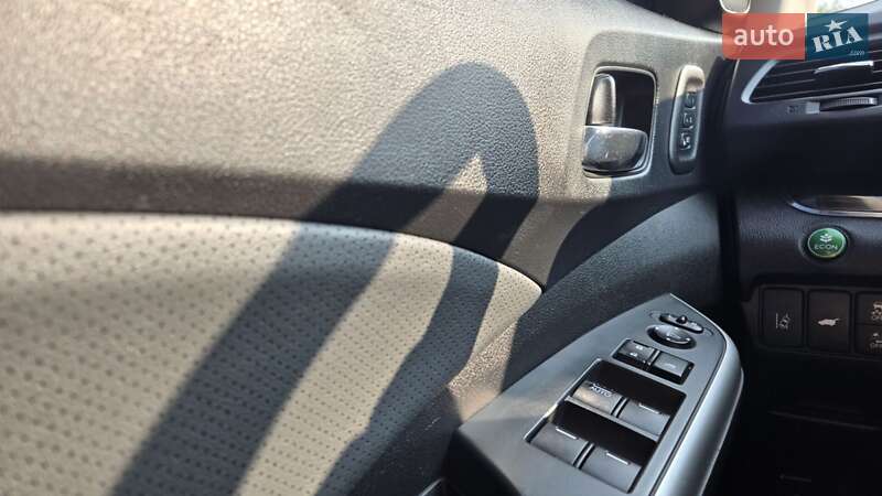 Позашляховик / Кросовер Honda CR-V 2015 в Києві