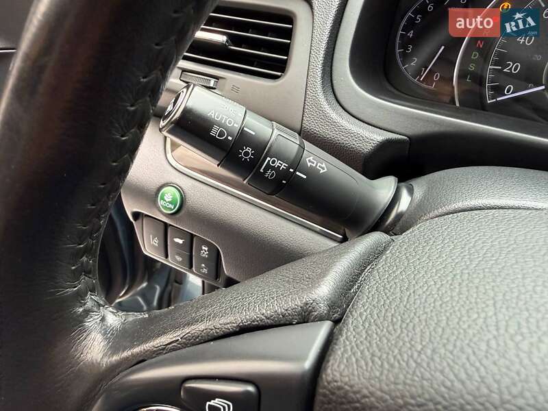 Позашляховик / Кросовер Honda CR-V 2016 в Києві