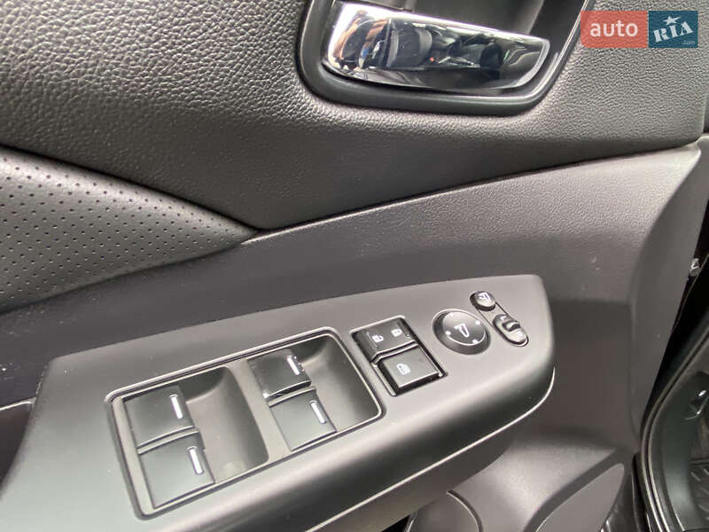 Позашляховик / Кросовер Honda CR-V 2015 в Чернівцях