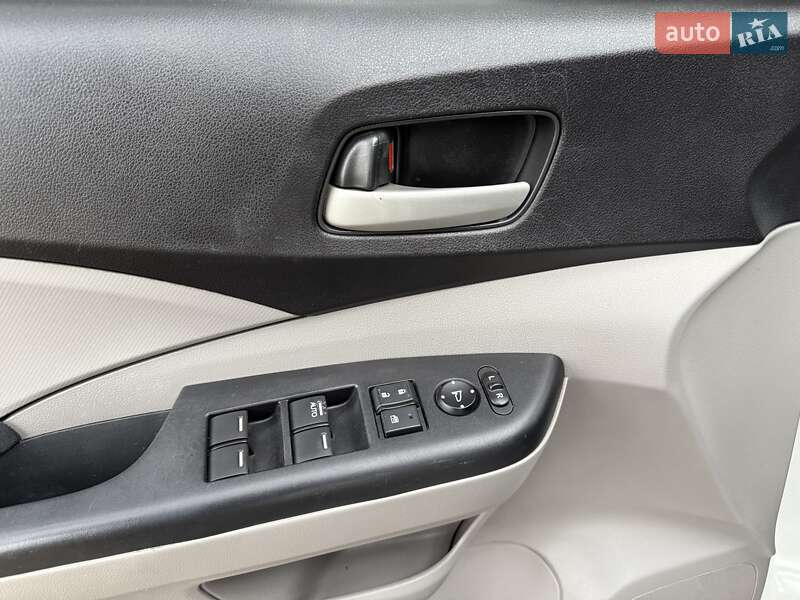 Позашляховик / Кросовер Honda CR-V 2015 в Києві