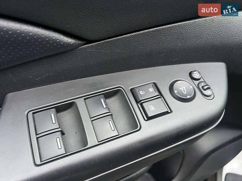 Внедорожник / Кроссовер Honda CR-V 2014 в Киеве