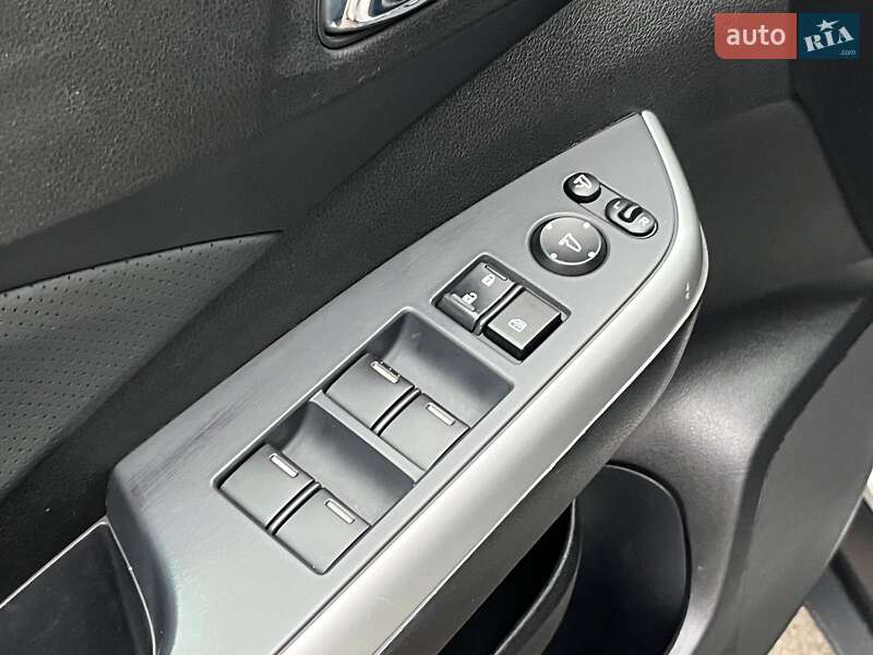 Позашляховик / Кросовер Honda CR-V 2016 в Києві