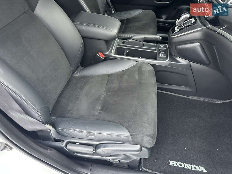 Внедорожник / Кроссовер Honda CR-V 2017 в Киеве