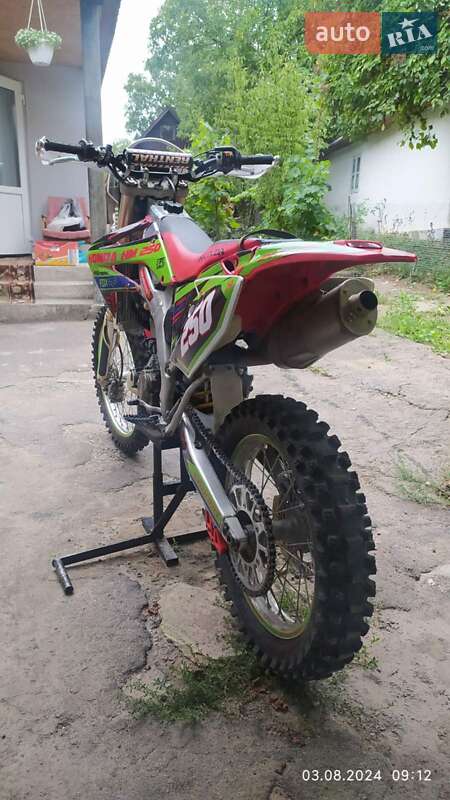 Мотоцикл Внедорожный (Enduro) Honda CRF 250R 2013 в Мурованых Куриловцах