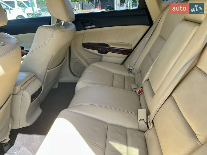 Позашляховик / Кросовер Honda Crosstour 2010 в Чернівцях