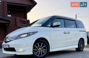 Минивэн Honda Elysion 2011 в 