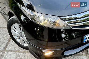 Минивэн Honda Elysion 2012 в 