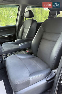 Минивэн Honda Elysion 2012 в 
