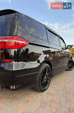 Минивэн Honda Elysion 2012 в 