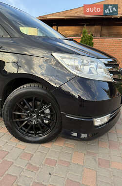 Минивэн Honda Elysion 2012 в 