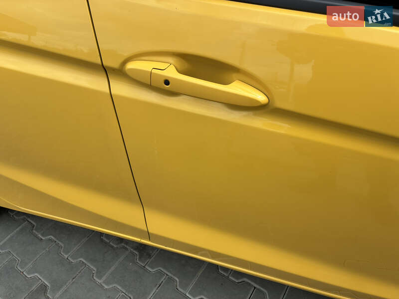 Хэтчбек Honda Fit 2017 в Киеве