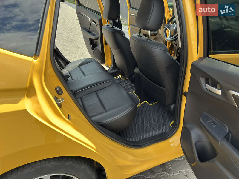 Хэтчбек Honda Fit 2017 в Киеве