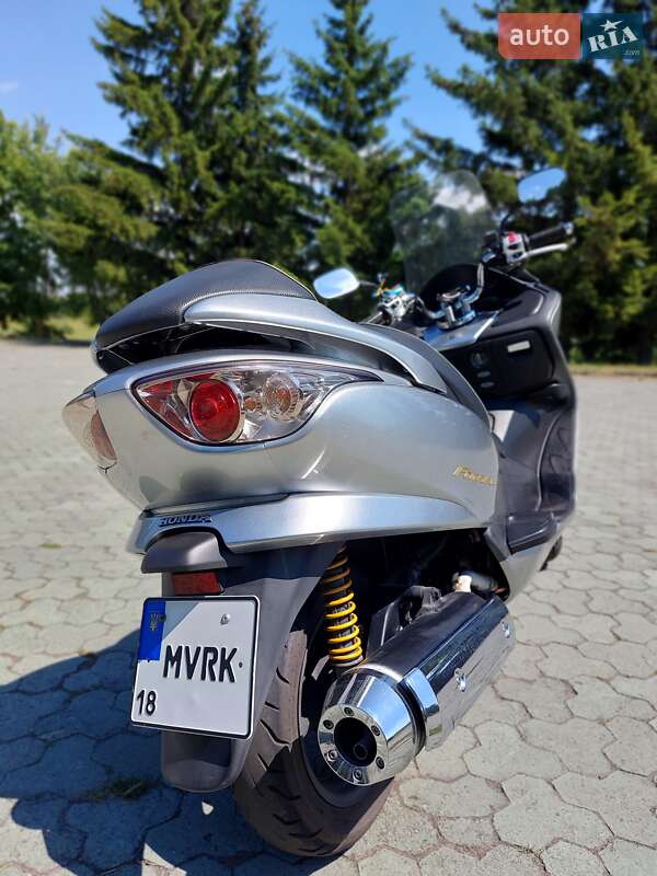Макси-скутер Honda Forza 250 2006 в Дубно