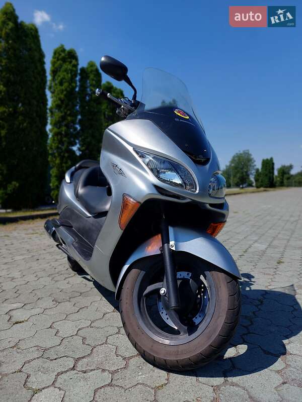 Макси-скутер Honda Forza 250 2006 в Дубно