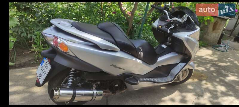 Макси-скутер Honda Forza 250 2010 в Захарьевке