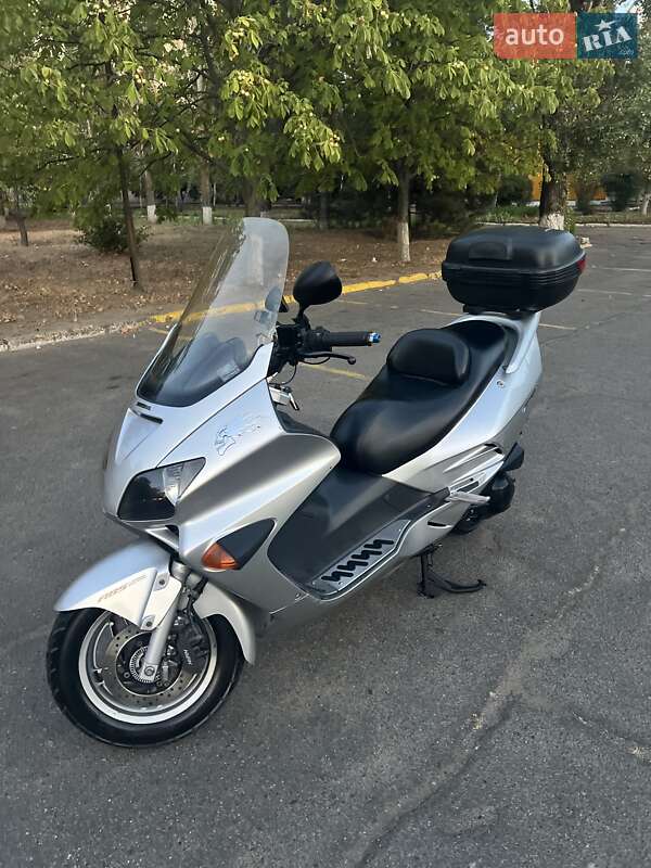 Максі-скутер Honda Forza 250 2003 в Миколаєві