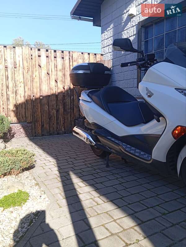 Макси-скутер Honda Forza 250 2011 в Броварах