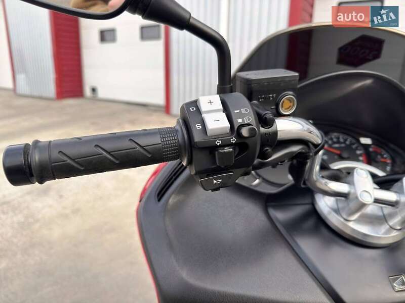 Макси-скутер Honda Forza 250 2004 в Черкассах фото 22 Макси-скутер Honda Forza 250 2004 в Черкассах